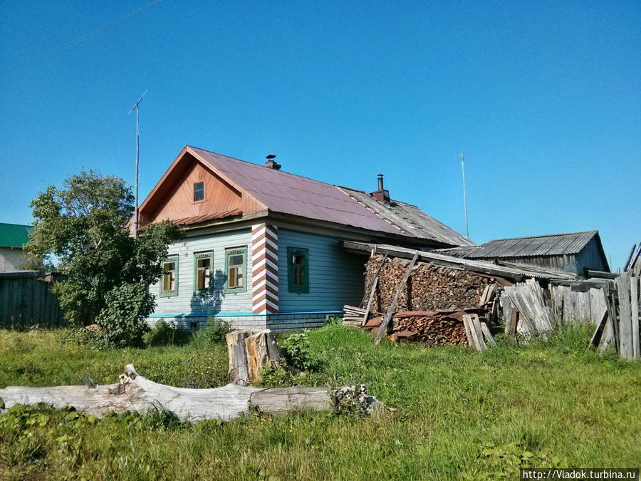 Рядовой дом в деревне Оглоблино.