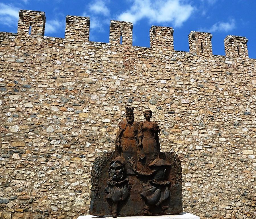 Памятник королевской чете