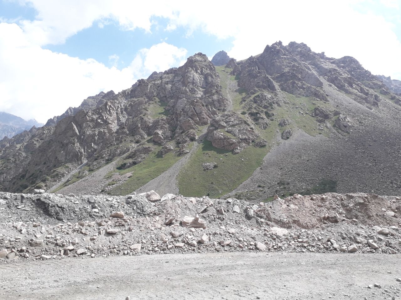 Серпантин перевала Перевал Сарымойнак, Киргизия