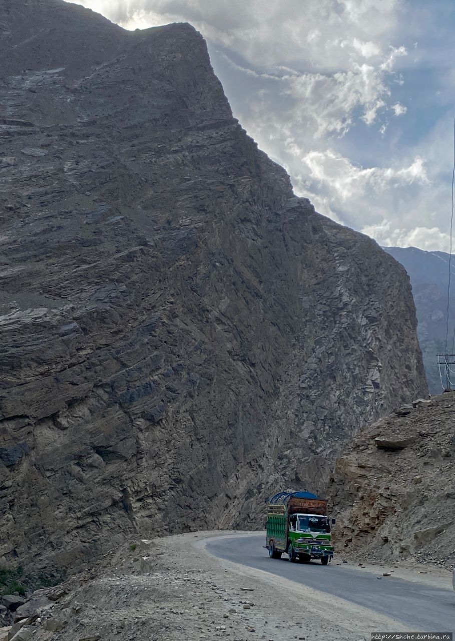 Живописные и опасные дороги Пакистана. По каньону реки Инд Провинция Гилгит-Балтистан, Пакистан