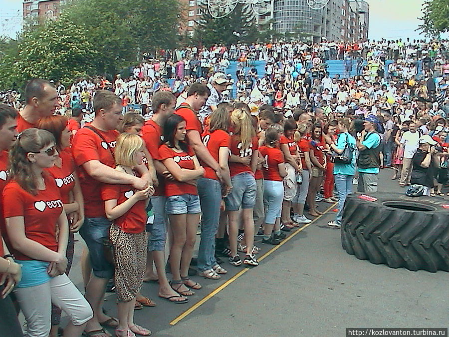 На набережной Енисея возле кафе 