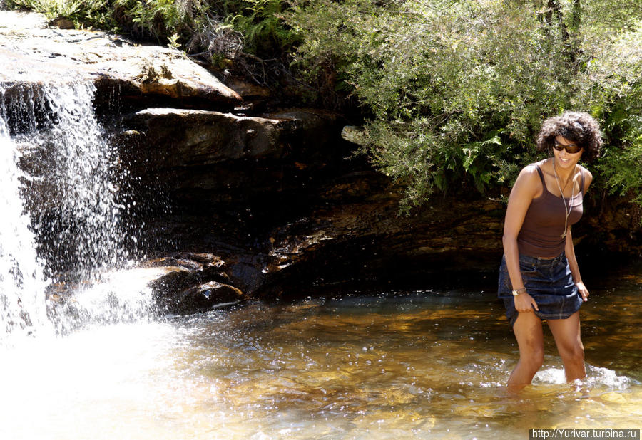 Приятно подродить в жару по прохладной воде Сидней, Австралия