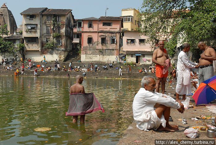 пруд Ban Ganga — одно из интересных мест в Мумбае Мумбаи, Индия