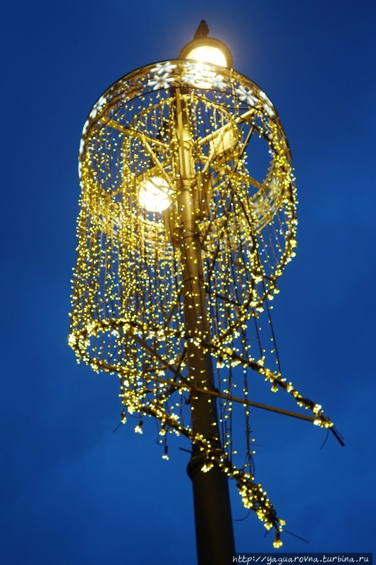 Между Пушкинской и Манежной. Красота и немного цифр. Москва, Россия Между Пушкинской и Манежной. Красота и немного цифр. Москва, Россия