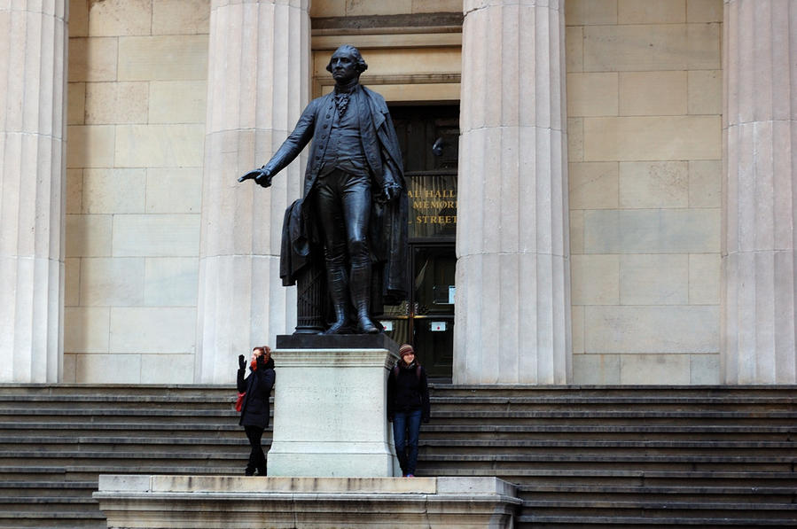 Памятник Вашингтону у Федерал-холла Нью-Йорк, CША