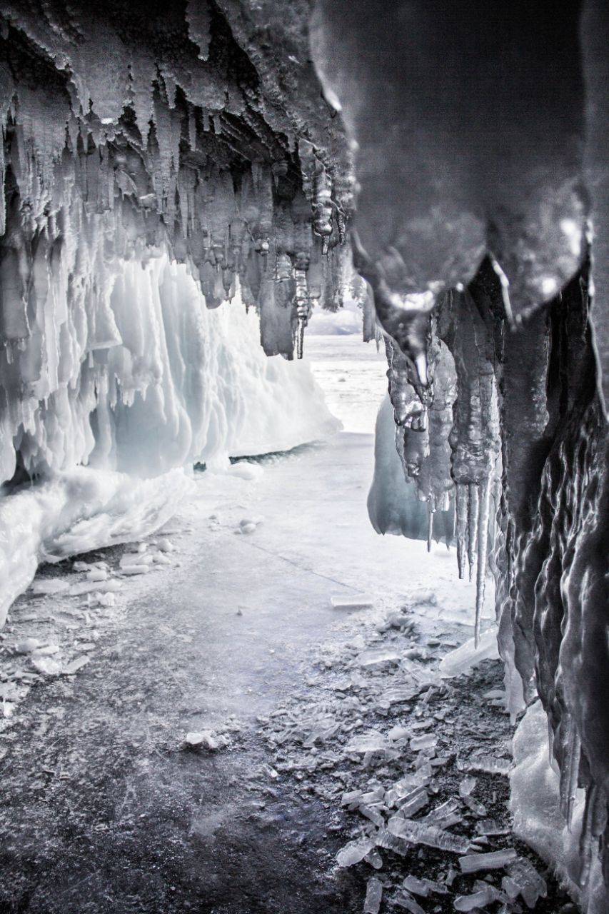 ледяные пещеры Байкала озеро Байкал, Россия