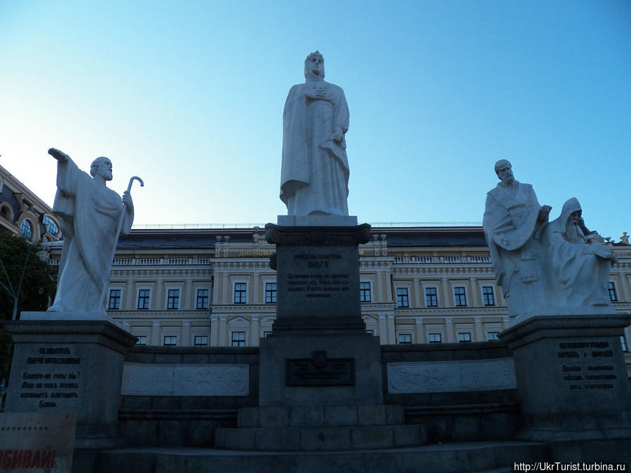 Памятник княгине Ольге, апостолу Андрею Первозванному и Кириллу и Мефодию Киев, Украина