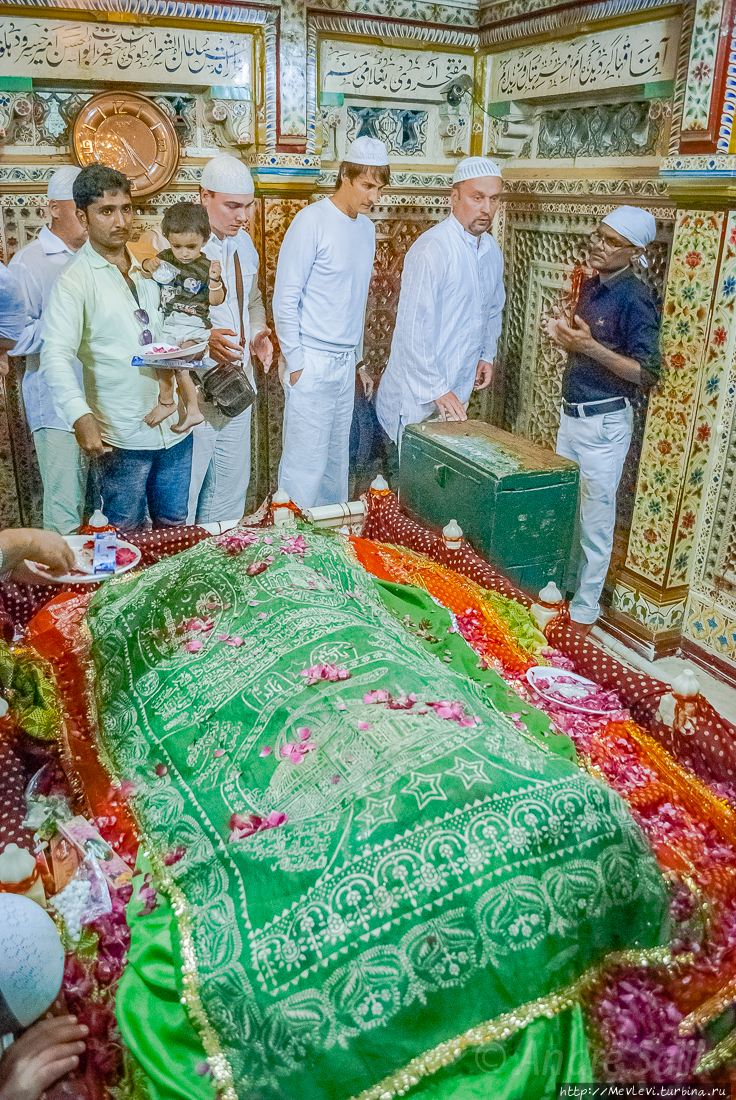 Мавзолей Низамуддина Дели, Индия