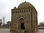 Мавзолей Саманидов. Был построен в 9 веке по приказу Исмаила Самани, который теперь считается главным историческим деятелем Таджикистана.
