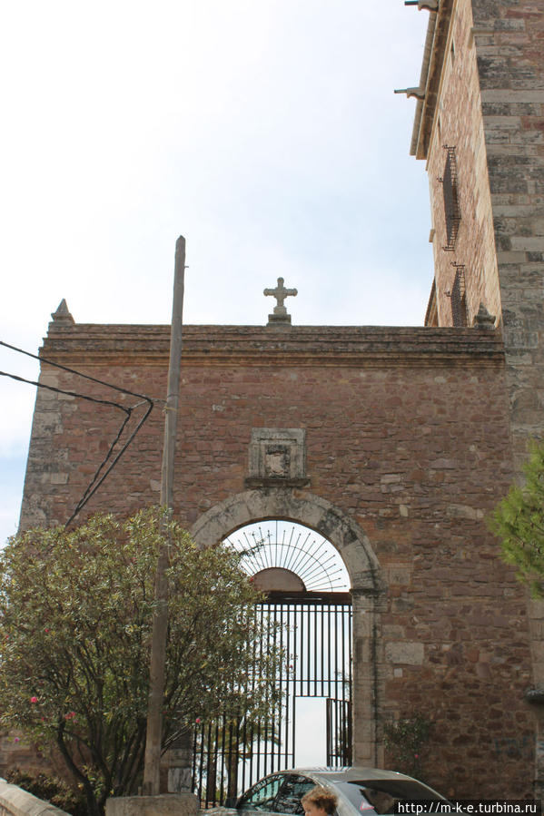 Монастырь Пуч-де-Санта Мария в селении Эль Пуч Автономная область Валенсия, Испания