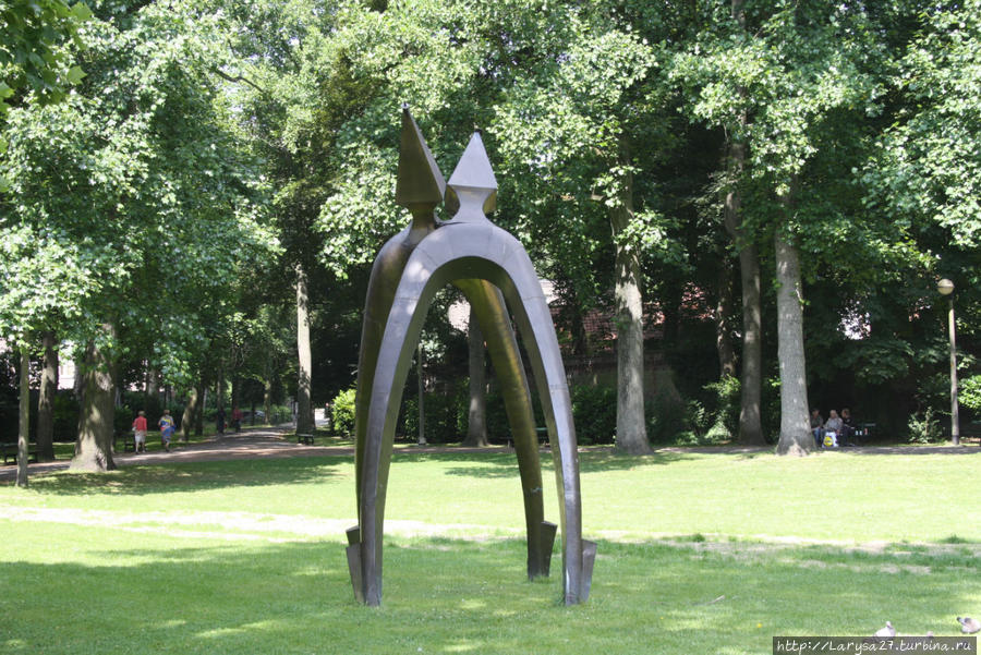 Шпоры — часть Памятника Золотым шпорам Кортрейк, Бельгия