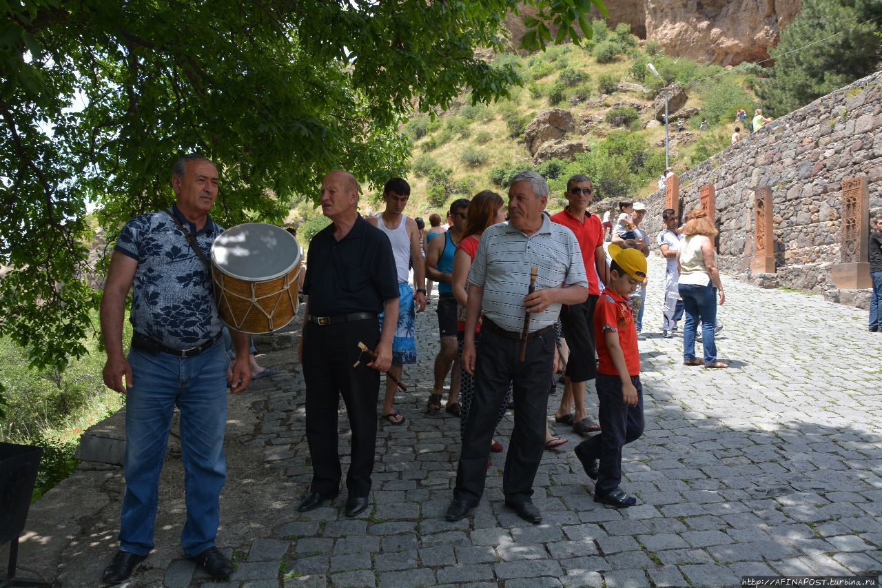 Вардавар — праздник Преображения Господня, воды и роз Гегард, Армения