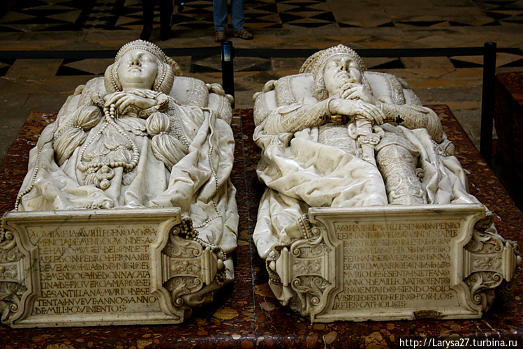 Надгробия в капелле Конде