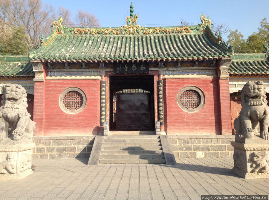 Ворота в Женский монастырь. Шаолинь, Китай