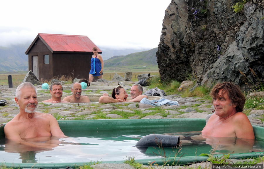 Горячие ванны под исландским ледником Ватнайокюль Хёфн, Исландия