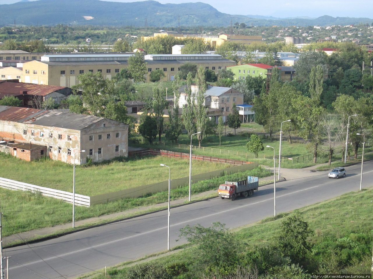 Смотровая площадка в доме напротив проходной КАЗа Кутаиси, Грузия