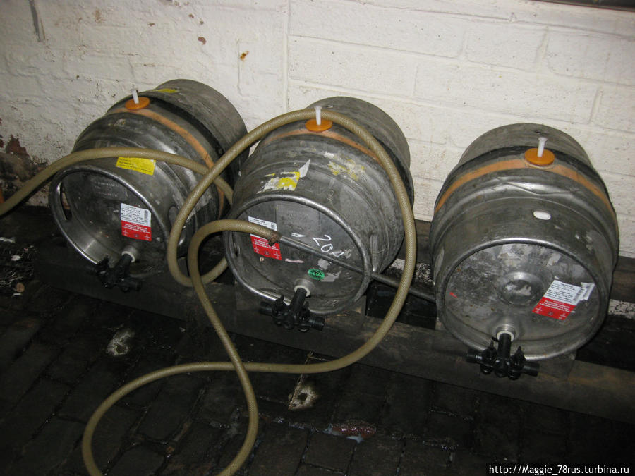 1 бочка пива обязательно остается на пивоварни для контроля за качеством продукции Скегнесс, Великобритания
