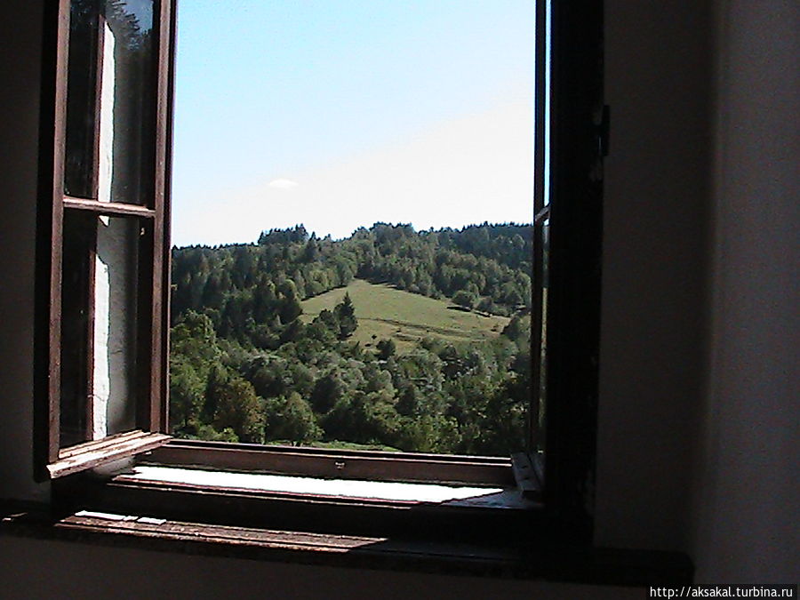 Вид из окна замка в скале.Словения. Истрия, Хорватия