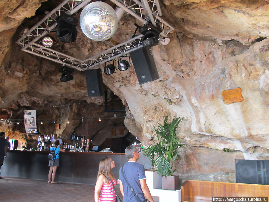 Дискотека в пещере пирата Алайор, остров Менорка, Испания