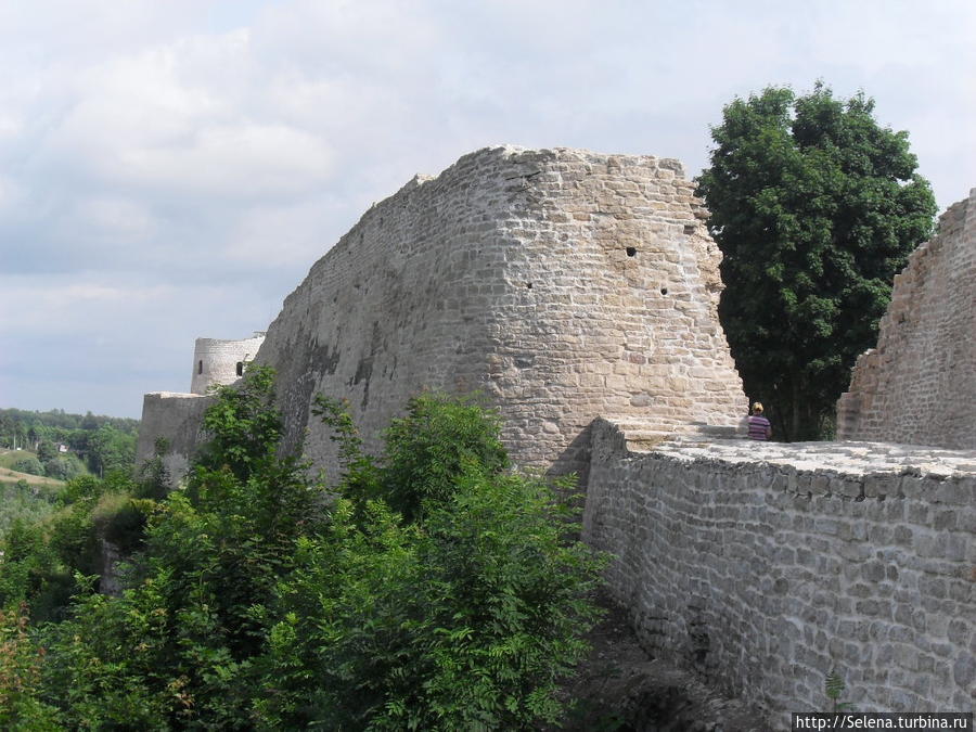 Прогулка  по  Изборской  крепости Изборск, Россия