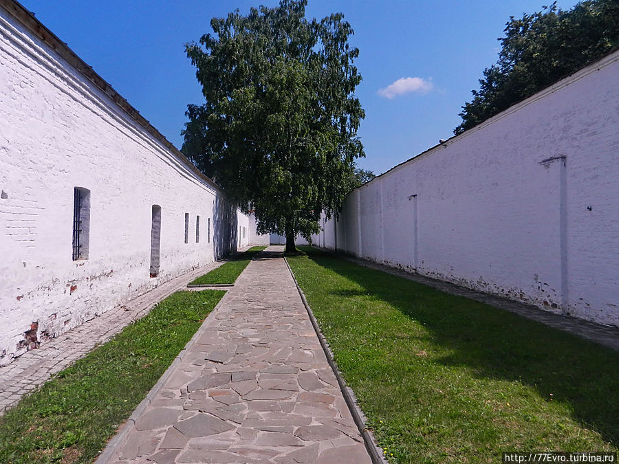 Тюремный двор