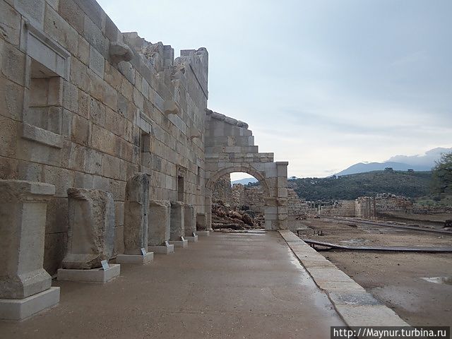 Восстановленный храм. Патара, Турция