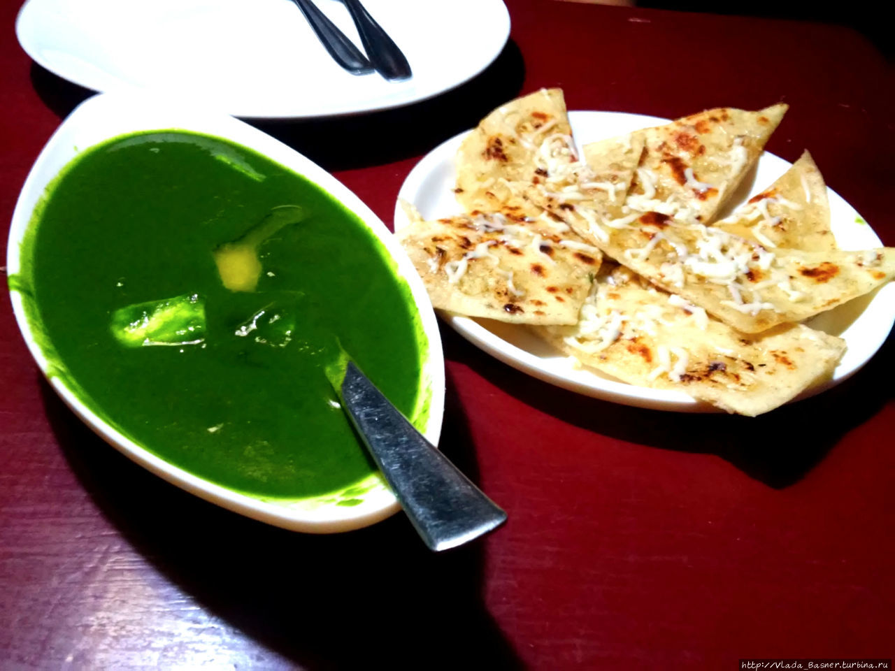 палак панир и чиз гарлик наан Индия