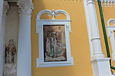 На южной стене собора видна фреска первой половины 19в. — образ святого князя Романа Угличского, с чьим именем предание долгое время связывало постройку первого Преображенского храма.