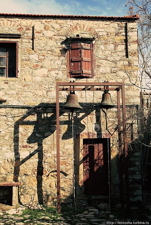 Внутренний двор Неа Мони