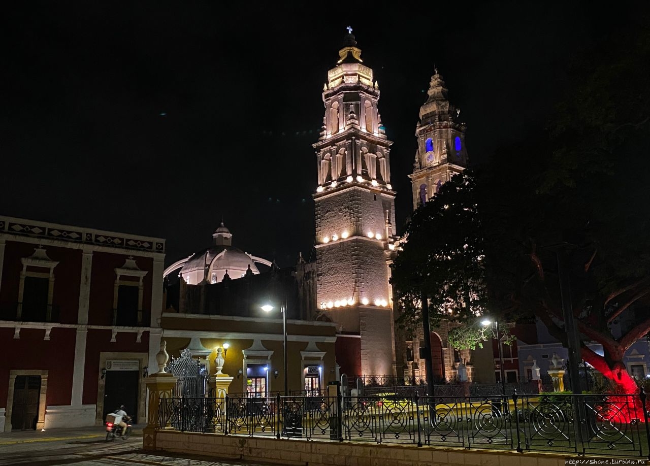 Площадь Независимости / Plaza de La Independencia