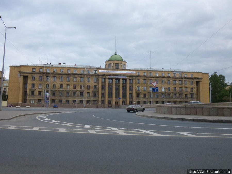 Я этим городом храним. Вдоль Молочной реки. Санкт-Петербург, Россия