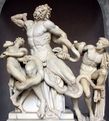 Лаокоон и его сыновья. Скульптура изображает смертельную борьбу Лаокоона и его сыновей со змеями. Скульптура греческих ваятелей с Родоса Агесандра,Полидора и Афинодора. Кстати говоря это первая скульптура музея Ватикана. Скульптура была найдена 14 января 1506 года в виноградниках Эсквилина,под землёй,на месте золотого дома Нерона