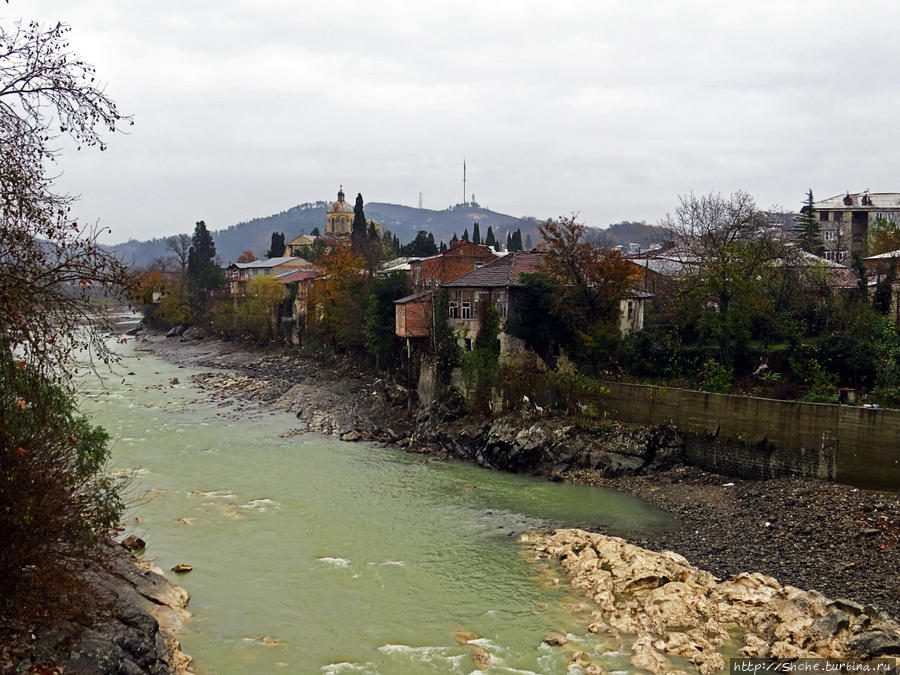 Кутаиси — город на реке Риони Кутаиси, Грузия