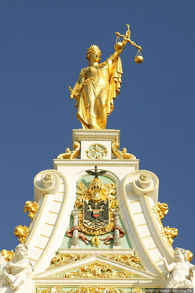 Правосудие как декор Старой части Дворца Правосудия. Фото из интернета Брюгге, Бельгия