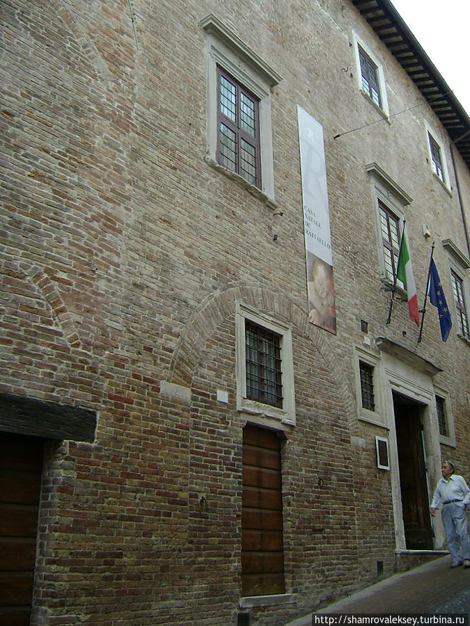 Дом Рафаэля Урбино, Италия