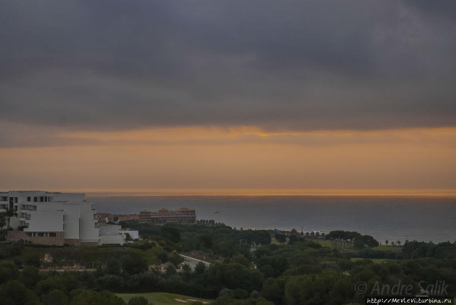 Рассвет над морем Ситжес, Испания