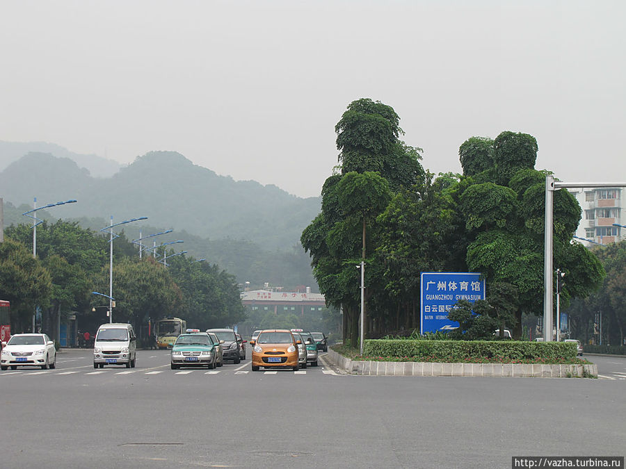 При выходе из метро Гуанчжоу, Китай