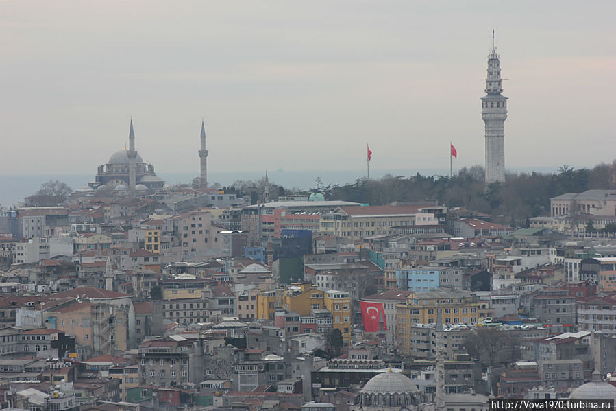 Вид на башню Биязет и мечеть Нуросмание. Стамбул, Турция