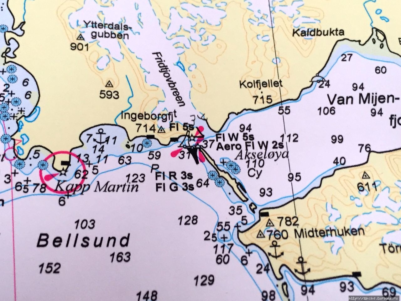 Остров Акселойя Залив Белльсунн, Свальбард