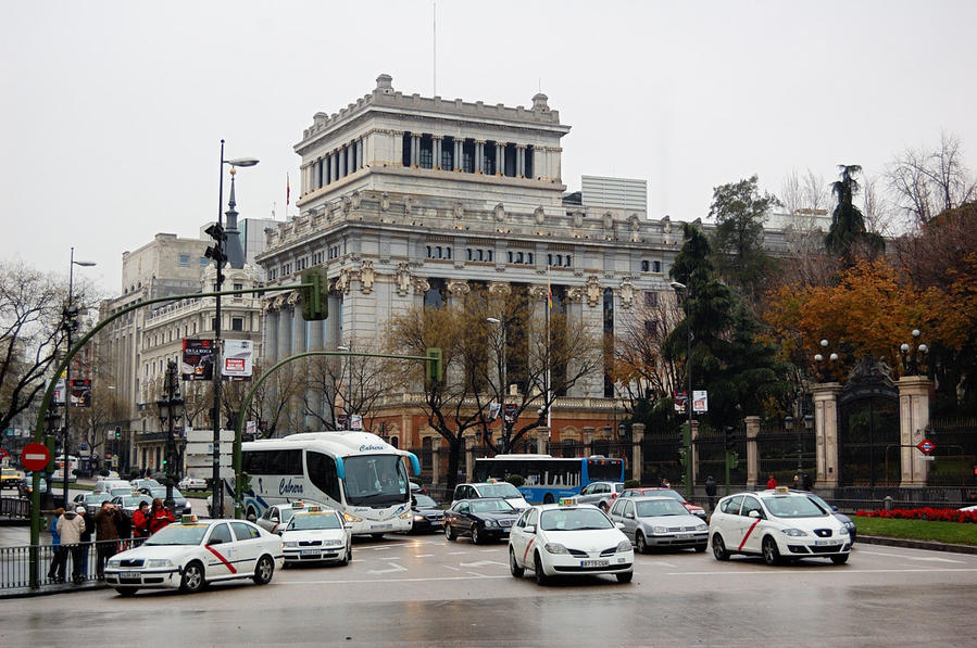 На площади Plaza de la Cibeles Мадрид, Испания