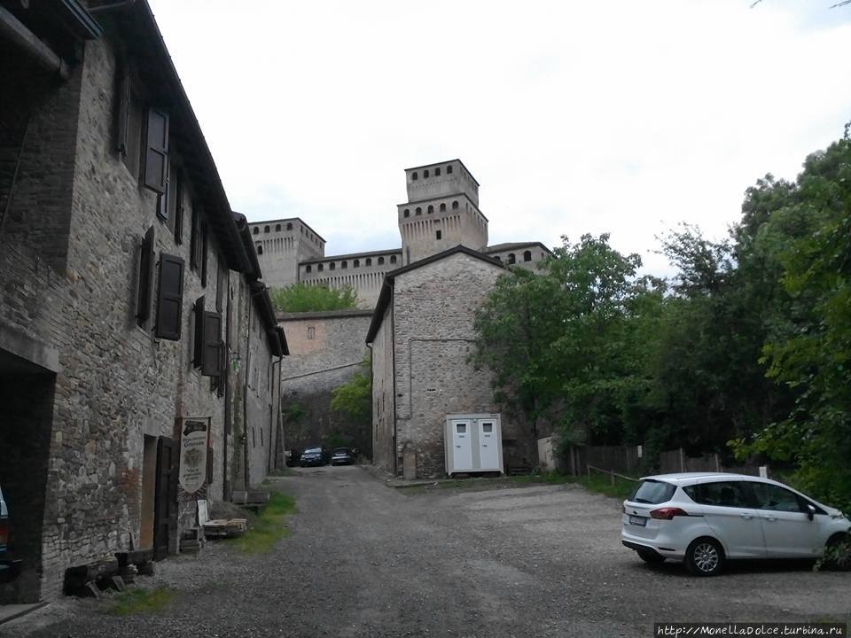 Кастэлло Торрэкиара в провинции Парма Лангирано, Италия