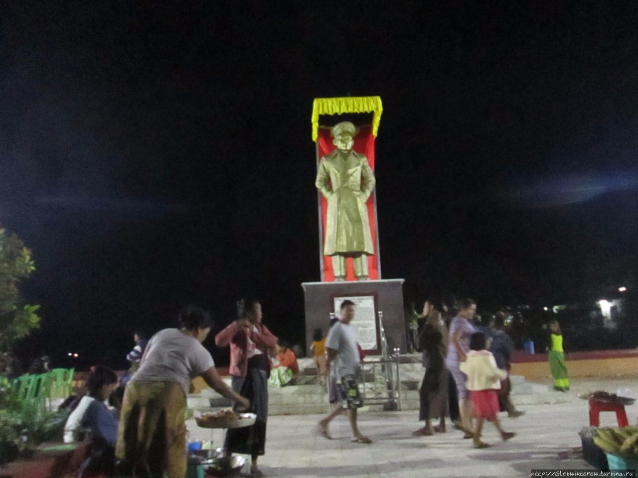 Площадь генерала Аун Сана в его День Рождения Таунгу, Мьянма