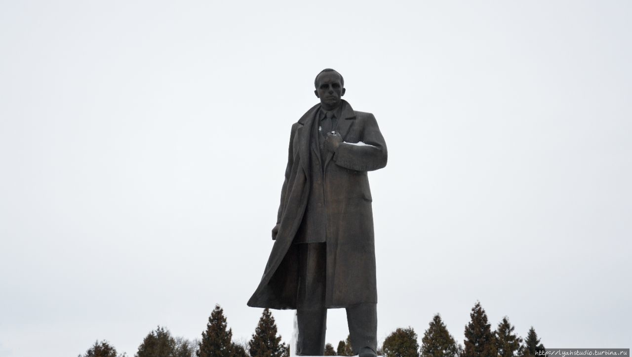 памятник Степану Бандере памятник Степану Бандере