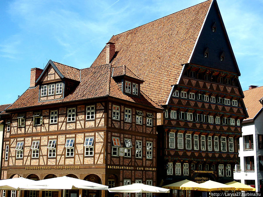 Дом цеха мясников (1529) в Германии считается самым красивым деревянным домом в мире и Дом цеха пекарей (1800). Оба фахверка в 1987-1989 г.г. точно по оригиналу реконструированы.