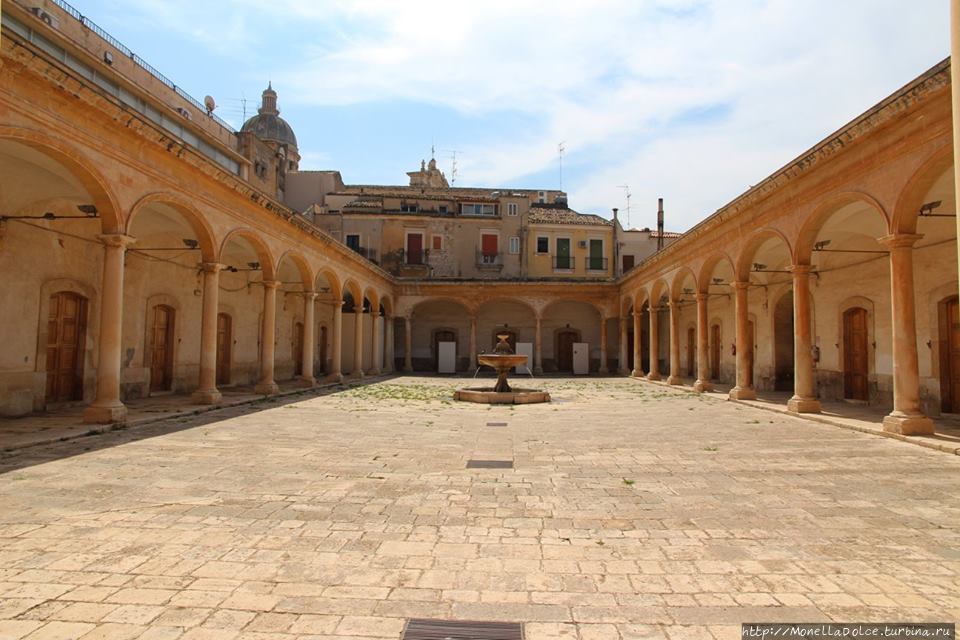 Античный город Комисо в провинции Рагуза Комисо, Италия