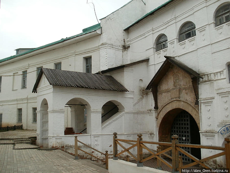 Упразднённый по указу Екатерины II в 1787 году монастырь становится резиденцией ростово-ярославских епископов. Ярославль, Россия