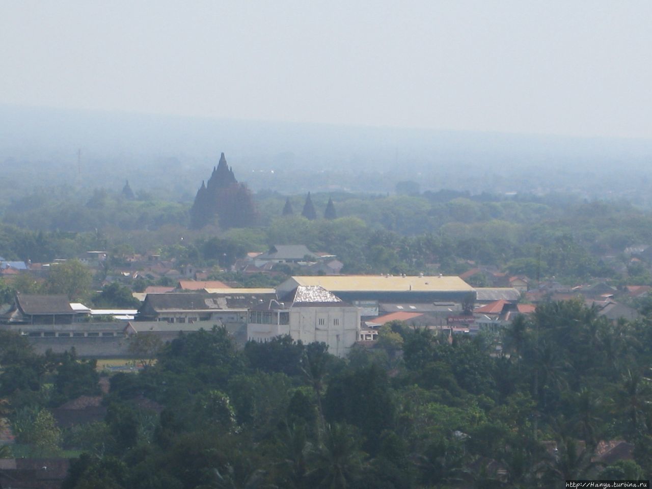 Вид на Прамбанан