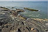 Живописные прибрежные камни — такая картина открывается на многих пляжах Гоа, где есть скалы...
*
