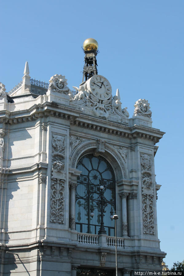 Красивые здания площади Сибелес Мадрид, Испания