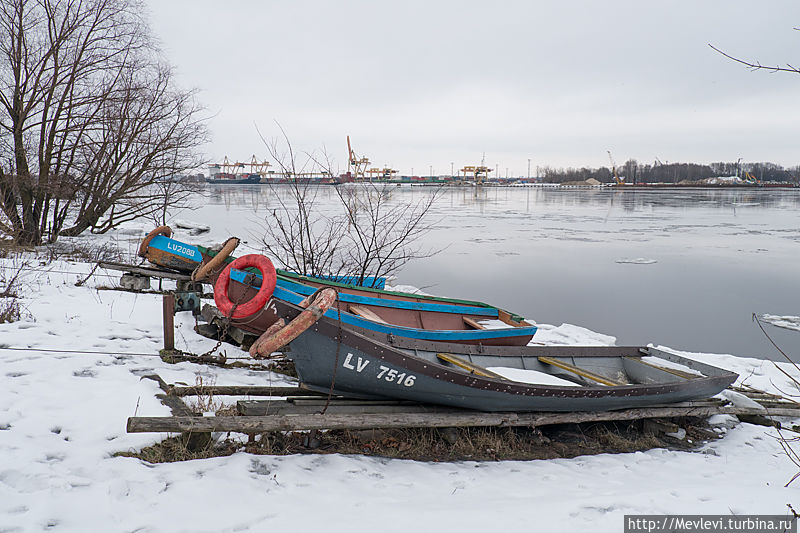 В Риге, на причале порта Волери Рига, Латвия